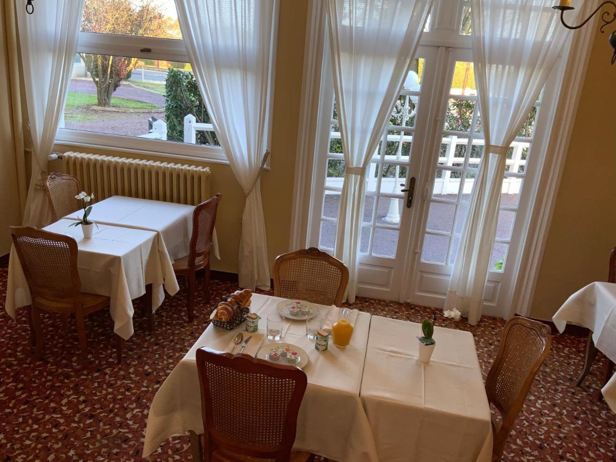 ホテル Les 3 Rois By Yy Villers-Bocage  エクステリア 写真