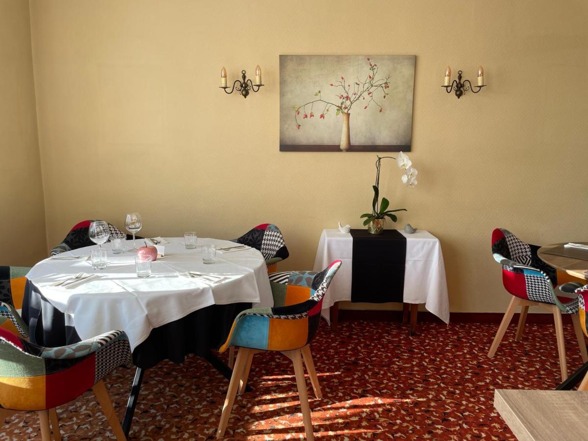 ホテル Les 3 Rois By Yy Villers-Bocage  エクステリア 写真