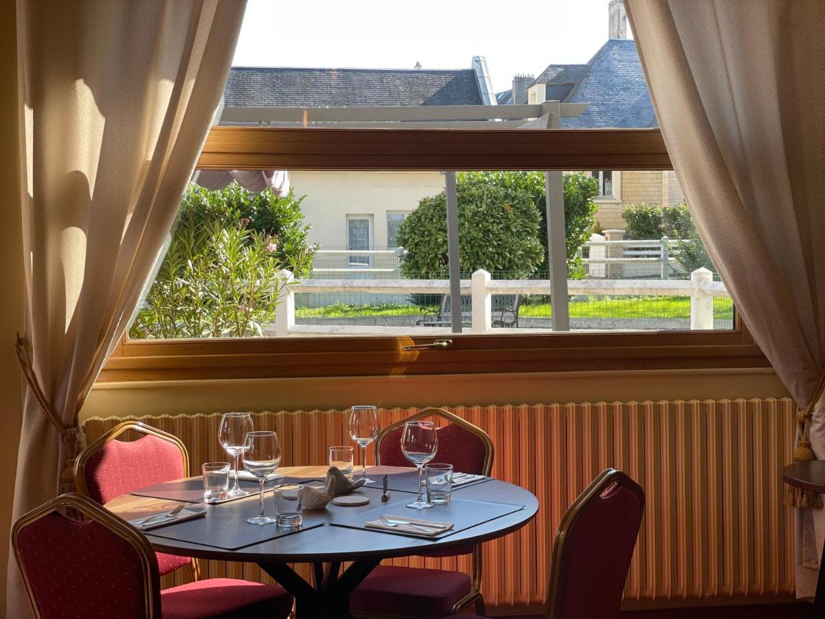ホテル Les 3 Rois By Yy Villers-Bocage  エクステリア 写真