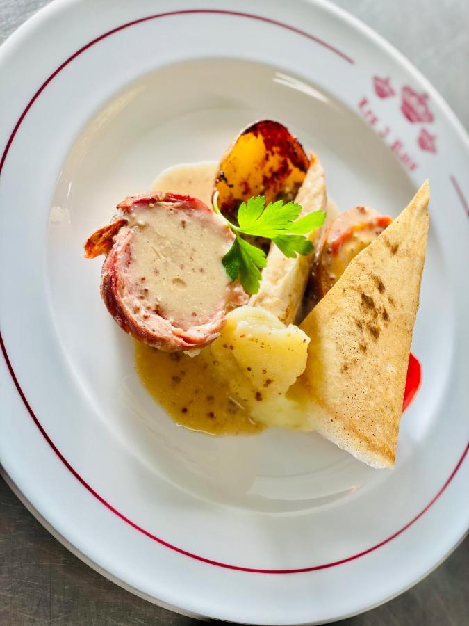 ホテル Les 3 Rois By Yy Villers-Bocage  エクステリア 写真